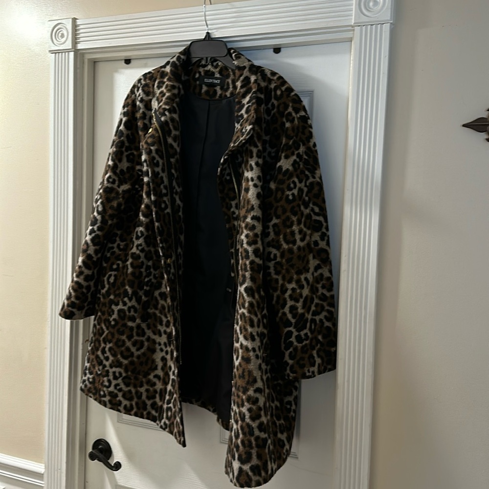 16W Ellen Tracy Leopard Coat
